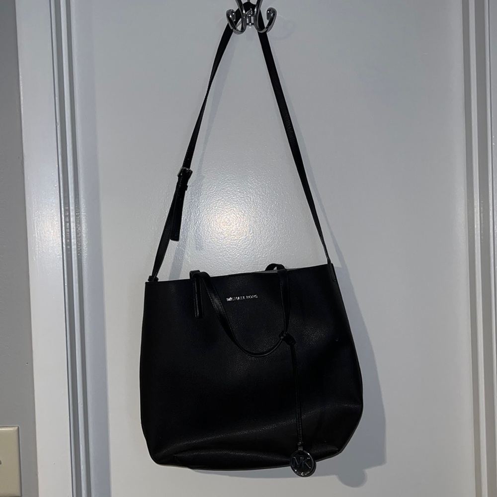 Black michael kors tote bag